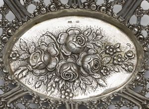 ARGENTIERE TEDESCO DEL XIX SECOLO : Cestino in argento con decorazioni floreali  - Asta Asta 367 | ARTE ANTICA E DEL XIX SECOLO Virtuale - Associazione Nazionale - Case d'Asta italiane