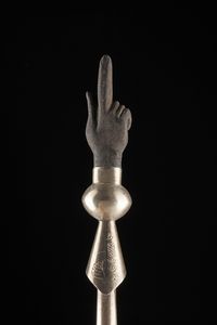 ARGENTIERE RUSSO DEL XIX SECOLO : Yad torah con inserti in legno  - Asta Asta 367 | ARTE ANTICA E DEL XIX SECOLO Virtuale - Associazione Nazionale - Case d'Asta italiane