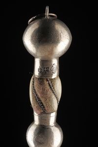 ARGENTIERE RUSSO DEL XIX SECOLO : Yad torah con inserti in legno  - Asta Asta 367 | ARTE ANTICA E DEL XIX SECOLO Virtuale - Associazione Nazionale - Case d'Asta italiane