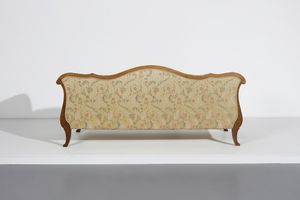 MANIFATTURA FRANCESE DEL XIX SECOLO : Divano in legno di noce foderato in seta gialla a decori floreali  - Asta Asta 367 | ARTE ANTICA E DEL XIX SECOLO Virtuale - Associazione Nazionale - Case d'Asta italiane