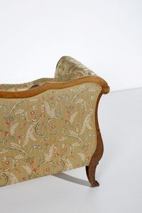 MANIFATTURA FRANCESE DEL XIX SECOLO : Divano in legno di noce foderato in seta gialla a decori floreali  - Asta Asta 367 | ARTE ANTICA E DEL XIX SECOLO Virtuale - Associazione Nazionale - Case d'Asta italiane