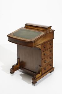 MANIFATTURA DEL XIX-XX SECOLO - Scrittoio in legno e radica con piano in pelle, alzata e cassetti sui lati
