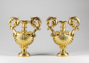 MANIFATTURA DEL XIX SECOLO - Coppia di vasi decorativi in legno intagliato e dorato
