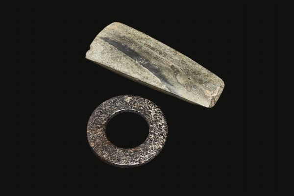 GRUPPO DI GIADE, CINA, PERIODO NEOLITICO  - Asta Arte orientale | 东方艺术   - Associazione Nazionale - Case d'Asta italiane