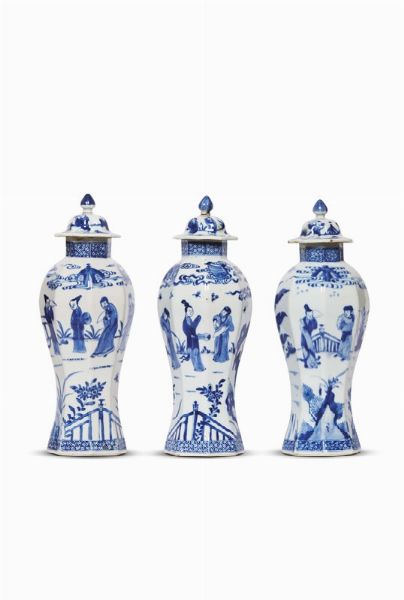 TRE VASI, CINA, DINASTIA QING, SEC. XVIII  - Asta Arte orientale | 东方艺术   - Associazione Nazionale - Case d'Asta italiane