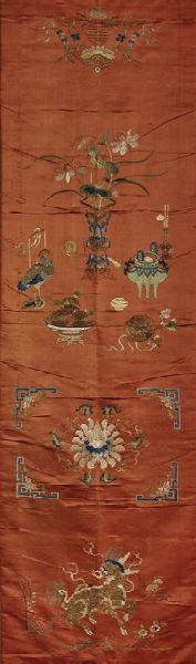 COPPIA DI RICAMI, CINA, DINASTIA QING, SEC. XIX  - Asta Arte orientale | 东方艺术   - Associazione Nazionale - Case d'Asta italiane