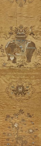 RICAMO, CINA, DINASTIA QING, SEC. XIX  - Asta Arte orientale | 东方艺术   - Associazione Nazionale - Case d'Asta italiane