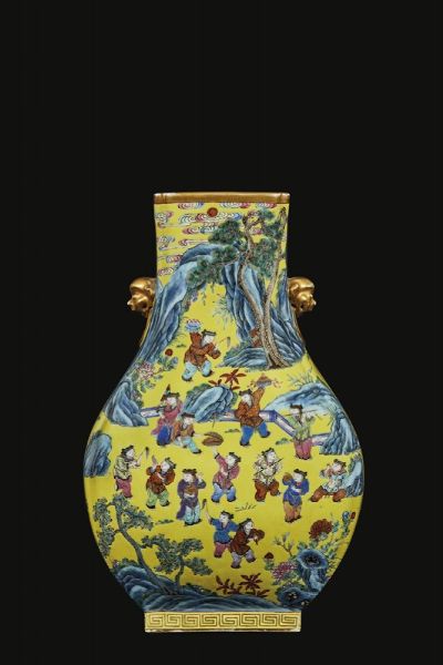 VASO, CINA, DINASTIA QING SEC. XIX PERIODO TONG-ZHI (1862-1875)  - Asta Arte orientale | 东方艺术   - Associazione Nazionale - Case d'Asta italiane