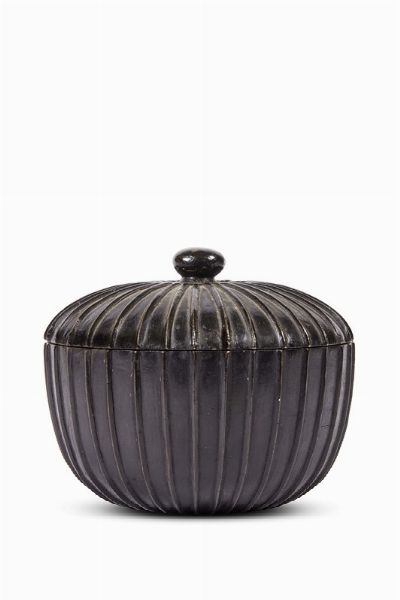 CIOTOLA CON COPERCHIO, GIAPPONE, SEC. XIX  - Asta Arte orientale | 东方艺术   - Associazione Nazionale - Case d'Asta italiane