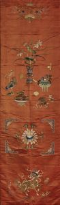 COPPIA DI RICAMI, CINA, DINASTIA QING, SEC. XIX  - Asta Arte orientale | 东方艺术   - Associazione Nazionale - Case d'Asta italiane