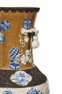 COPPIA DI VASI, CINA, DINASTIA QING, SEC. XIX  - Asta Arte orientale | 东方艺术   - Associazione Nazionale - Case d'Asta italiane