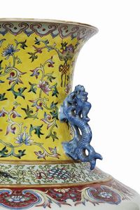 COPPIA DI VASI, CINA DINASTIA QING SEC. XIX  - Asta Arte orientale | 东方艺术   - Associazione Nazionale - Case d'Asta italiane