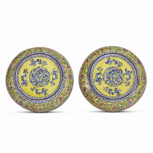COPPIA DI PIATTI, CINA, DINASTIA QING, SEC. XVIII  - Asta Arte orientale | 东方艺术   - Associazione Nazionale - Case d'Asta italiane
