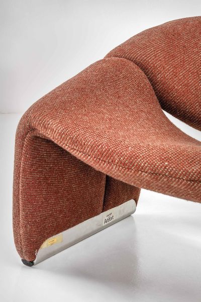 PIERRE PAULIN : Due poltrone mod. F598 Groovy  - Asta Fine Design - Associazione Nazionale - Case d'Asta italiane