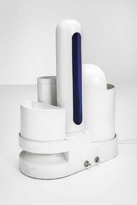 GAE AULENTI : Lampada da tavolo mod. Rimorchiatore  - Asta Fine Design - Associazione Nazionale - Case d'Asta italiane