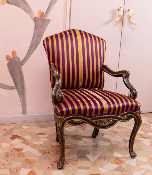 Poltrona in legno intagliato. Veneto, XVIII secolo  - Asta ECLECTICA, the home of designer Nicol Castellini Baldissera - Associazione Nazionale - Case d'Asta italiane