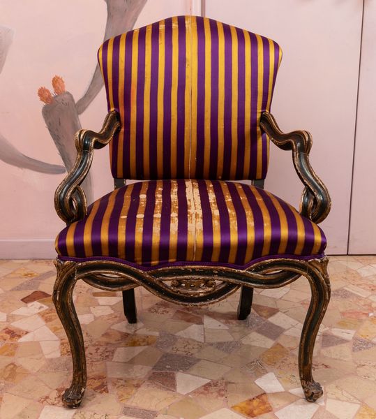 Poltrona in legno intagliato. Veneto, XVIII secolo  - Asta ECLECTICA, the home of designer Nicol Castellini Baldissera - Associazione Nazionale - Case d'Asta italiane