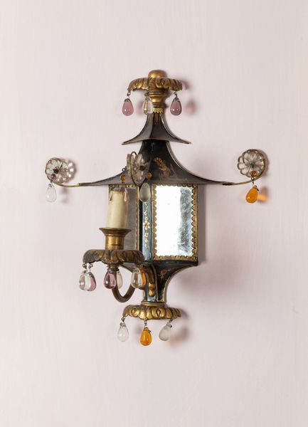 Piccola applique a chinoiserie. XX secolo  - Asta ECLECTICA, the home of designer Nicol Castellini Baldissera - Associazione Nazionale - Case d'Asta italiane