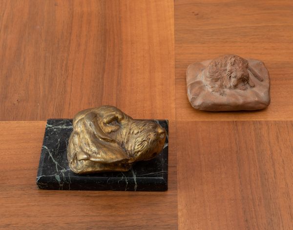 Due fermacarte modellati a figure di segugi  - Asta ECLECTICA, the home of designer Nicol Castellini Baldissera - Associazione Nazionale - Case d'Asta italiane