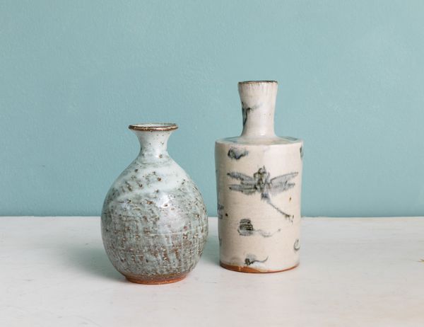 Due vasi diversi in grs invetriato. Giappone, XX secolo  - Asta ECLECTICA, the home of designer Nicol Castellini Baldissera - Associazione Nazionale - Case d'Asta italiane