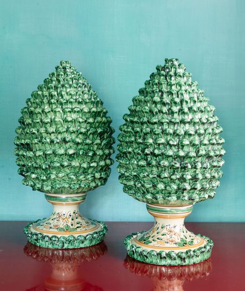 Coppia di pigne<BR>Caltagirone, XXI secolo  - Asta ECLECTICA, the home of designer Nicol Castellini Baldissera - Associazione Nazionale - Case d'Asta italiane