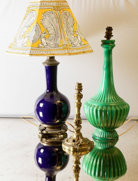 Lotto di tre lampade da tavolo in porcellana e bronzo. XX secolo  - Asta ECLECTICA, the home of designer Nicol Castellini Baldissera - Associazione Nazionale - Case d'Asta italiane