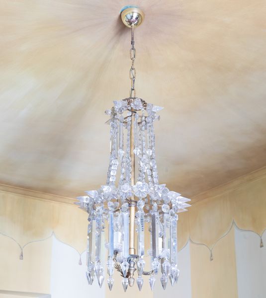 Lampadario in bronzo dorato e pendenti in vetro. XIX secolo  - Asta ECLECTICA, the home of designer Nicol Castellini Baldissera - Associazione Nazionale - Case d'Asta italiane