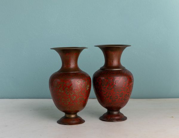 Coppia di vasi in bronzo. XX secolo  - Asta ECLECTICA, the home of designer Nicol Castellini Baldissera - Associazione Nazionale - Case d'Asta italiane