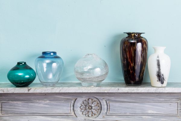 Lotto di cinque vasi in vetro. Mdina, Malta, XX secolo  - Asta ECLECTICA, the home of designer Nicol Castellini Baldissera - Associazione Nazionale - Case d'Asta italiane