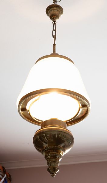 Lampadario in ottone e vetro. XX secolo  - Asta ECLECTICA, the home of designer Nicol Castellini Baldissera - Associazione Nazionale - Case d'Asta italiane