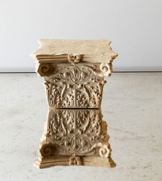 Modello di capitello corinzio in gesso. XX secolo  - Asta ECLECTICA, the home of designer Nicol Castellini Baldissera - Associazione Nazionale - Case d'Asta italiane