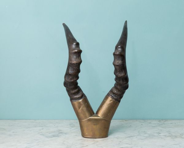 Composizione con corna di Alcelafo (Alcelaphus buselaphus) montate in ottone  - Asta ECLECTICA, the home of designer Nicol Castellini Baldissera - Associazione Nazionale - Case d'Asta italiane