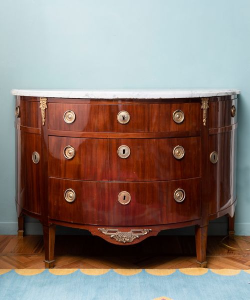 Commode demilune lastronata in mogano. Jean-Baptiste Gamichon, Francia, fine XVIII secolo  - Asta ECLECTICA, the home of designer Nicol� Castellini Baldissera - Associazione Nazionale - Case d'Asta italiane