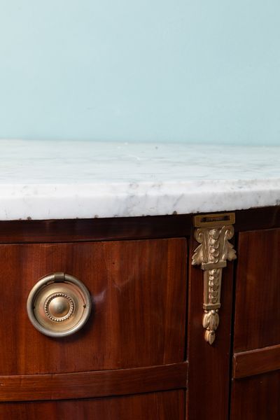 Commode demilune lastronata in mogano. Jean-Baptiste Gamichon, Francia, fine XVIII secolo  - Asta ECLECTICA, the home of designer Nicol� Castellini Baldissera - Associazione Nazionale - Case d'Asta italiane