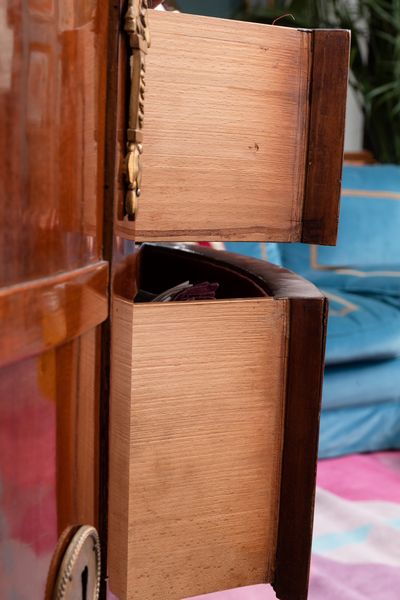 Commode demilune lastronata in mogano. Jean-Baptiste Gamichon, Francia, fine XVIII secolo  - Asta ECLECTICA, the home of designer Nicol� Castellini Baldissera - Associazione Nazionale - Case d'Asta italiane