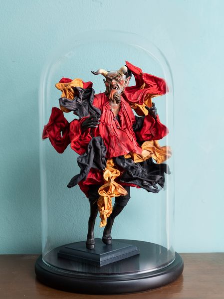 Figura di demone con vesti in seta. XX secolo  - Asta ECLECTICA, the home of designer Nicol Castellini Baldissera - Associazione Nazionale - Case d'Asta italiane