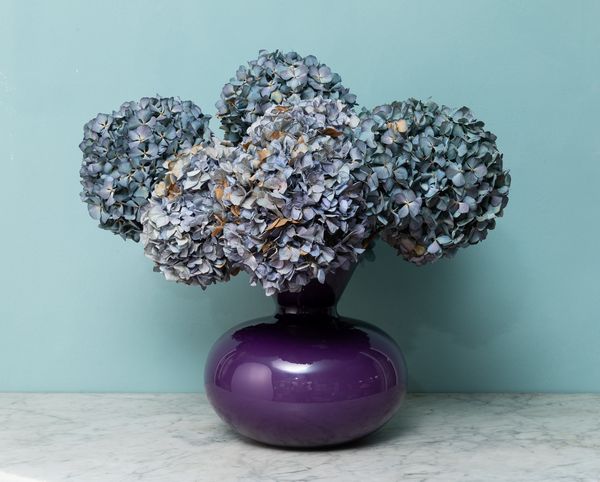 Vaso in vetro incamiciato color indaco. XX secolo  - Asta ECLECTICA, the home of designer Nicol Castellini Baldissera - Associazione Nazionale - Case d'Asta italiane