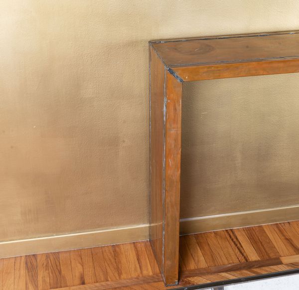 Consolle con struttura in rame e ottone. <BR>Prod. Italia, 1960 ca.  - Asta ECLECTICA, the home of designer Nicol Castellini Baldissera - Associazione Nazionale - Case d'Asta italiane