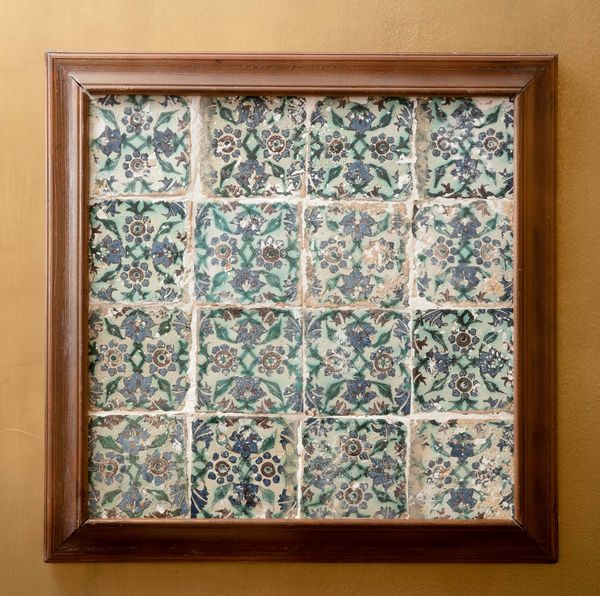 Coppia di pannelli con mattonelle<BR>Turchia, Iznik (?), XVII secolo  - Asta ECLECTICA, the home of designer Nicol Castellini Baldissera - Associazione Nazionale - Case d'Asta italiane