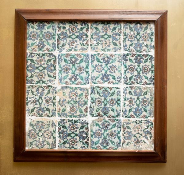 Coppia di pannelli con mattonelle<BR>Turchia, Iznik (?), XVII secolo  - Asta ECLECTICA, the home of designer Nicol Castellini Baldissera - Associazione Nazionale - Case d'Asta italiane