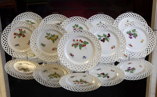 Dieci piatti da dessert<BR>Manifattura indeterminata, prima met� del XIX secolo  - Asta ECLECTICA, the home of designer Nicol� Castellini Baldissera - Associazione Nazionale - Case d'Asta italiane