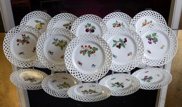 Dieci piatti da dessert<BR>Manifattura indeterminata, prima met� del XIX secolo  - Asta ECLECTICA, the home of designer Nicol� Castellini Baldissera - Associazione Nazionale - Case d'Asta italiane