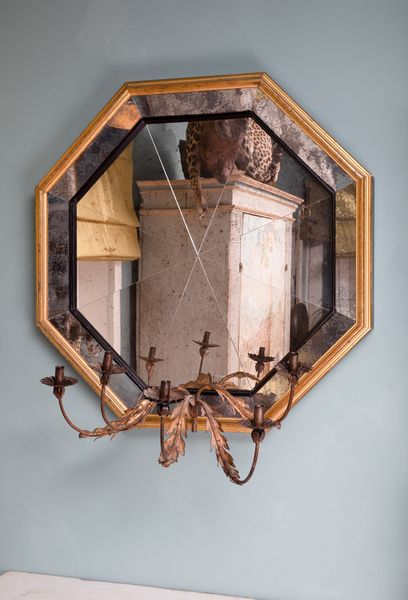 Coppia di specchiere di forma ottagonale. XX secolo  - Asta ECLECTICA, the home of designer Nicol Castellini Baldissera - Associazione Nazionale - Case d'Asta italiane