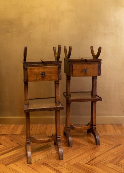 Coppia di tavolini in legno, elementi antichi  - Asta ECLECTICA, the home of designer Nicol Castellini Baldissera - Associazione Nazionale - Case d'Asta italiane