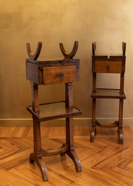 Coppia di tavolini in legno, elementi antichi  - Asta ECLECTICA, the home of designer Nicol Castellini Baldissera - Associazione Nazionale - Case d'Asta italiane