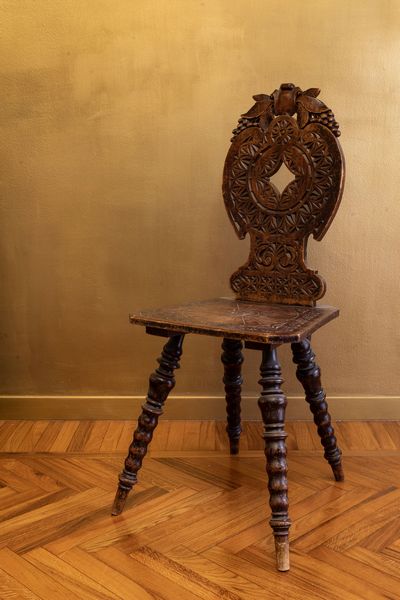 Coppia di sedie in legno intagliato. XX secolo  - Asta ECLECTICA, the home of designer Nicol Castellini Baldissera - Associazione Nazionale - Case d'Asta italiane