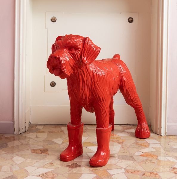 WILLIAM SWEETLOVE : Cloned dog with boots  - Asta ECLECTICA, the home of designer Nicol Castellini Baldissera - Associazione Nazionale - Case d'Asta italiane