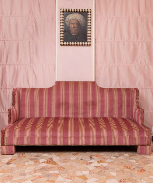 Divano a tre posti rivestito in tessuto a righe. XX secolo  - Asta ECLECTICA, the home of designer Nicol Castellini Baldissera - Associazione Nazionale - Case d'Asta italiane