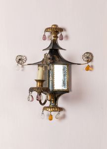 Piccola applique a chinoiserie. XX secolo  - Asta ECLECTICA, the home of designer Nicol Castellini Baldissera - Associazione Nazionale - Case d'Asta italiane