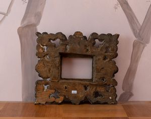 Piccola cornice in legno laccato e dorato. XVIII secolo  - Asta ECLECTICA, the home of designer Nicol Castellini Baldissera - Associazione Nazionale - Case d'Asta italiane